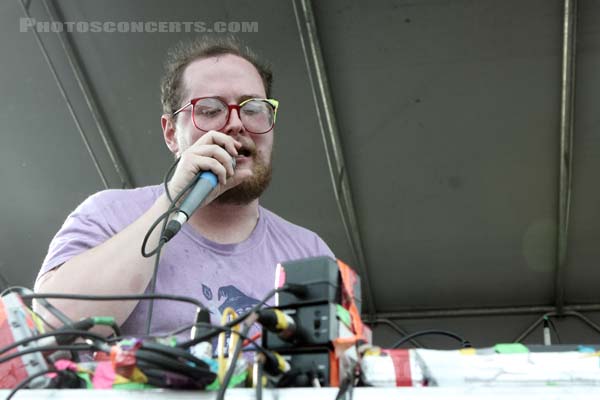 DAN DEACON AND THE ENSEMBLE - 2009-05-31 - PARIS - Parc de la Villette - 